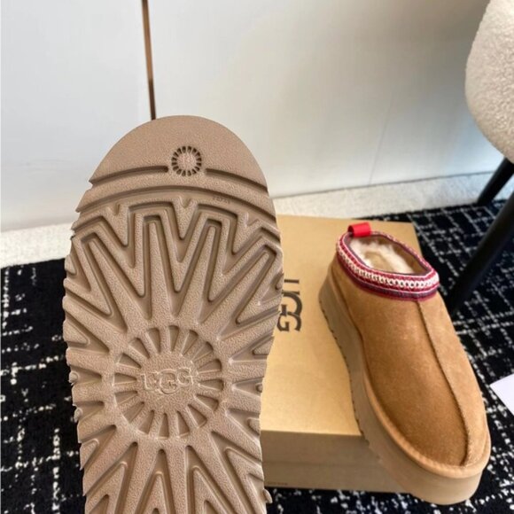 Ugg Tazz platform slippers in Chestnut - Picture 4 of 9